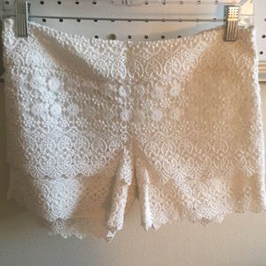 Vacation Season 🩳 Short sale🩳 Off White Lace Short